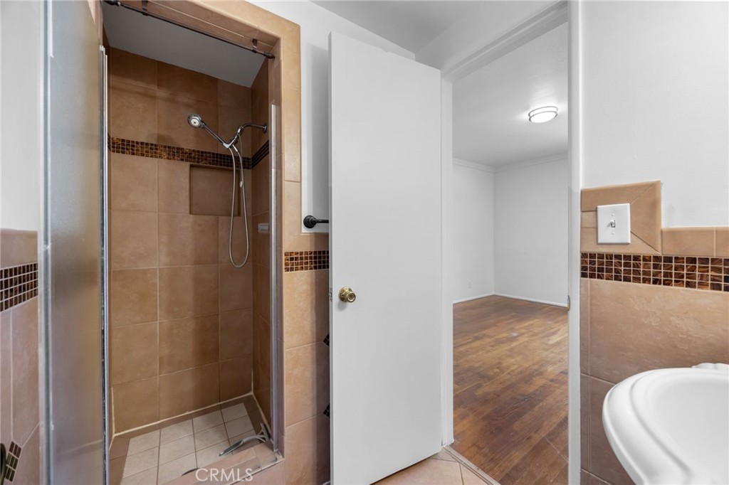 412 E Camile