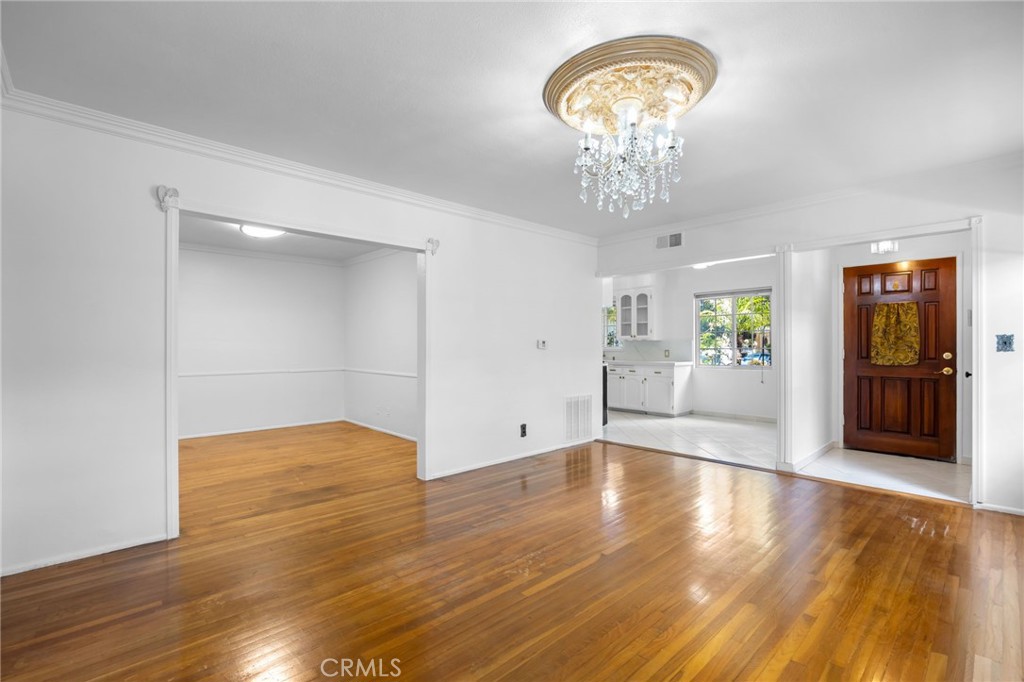 412 E Camile