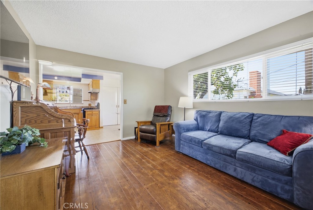 1411 E Concord