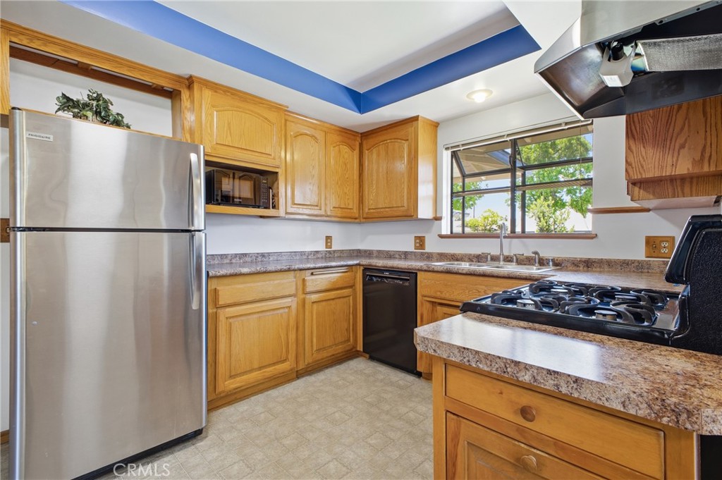 1411 E Concord