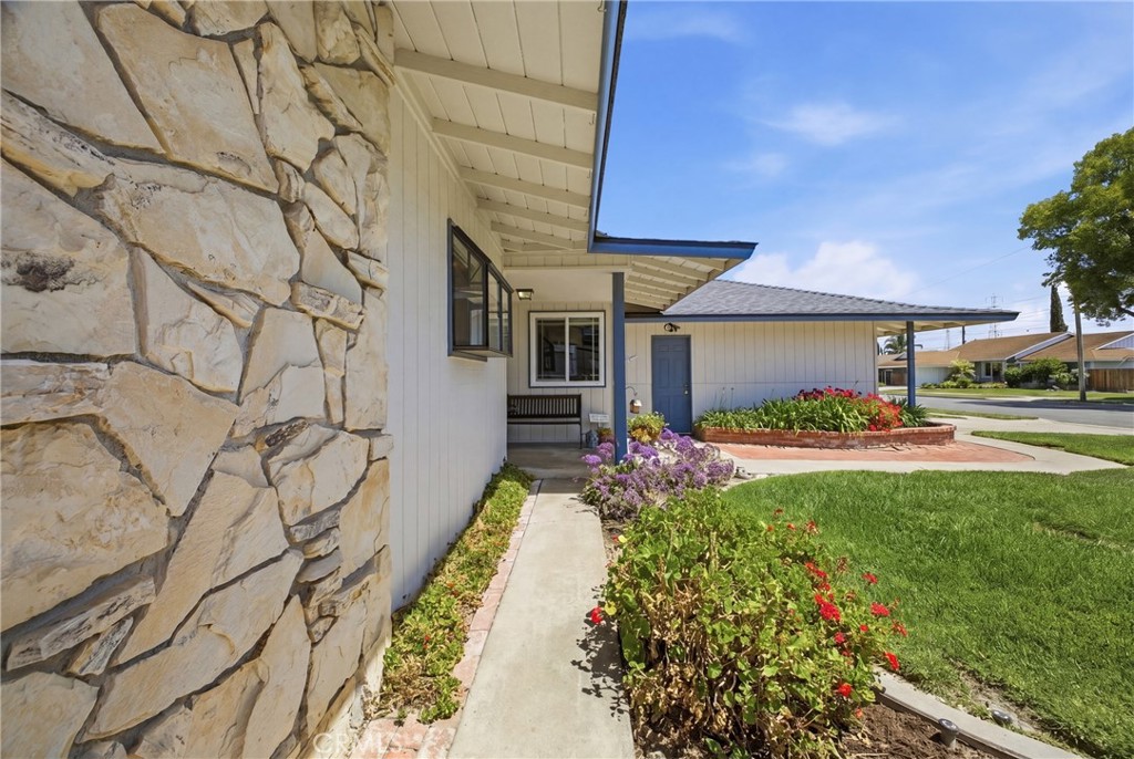 1411 E Concord