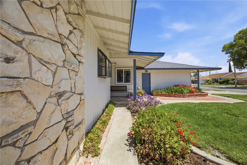1411 E Concord