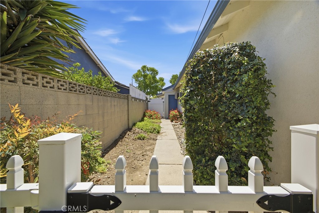 1411 E Concord