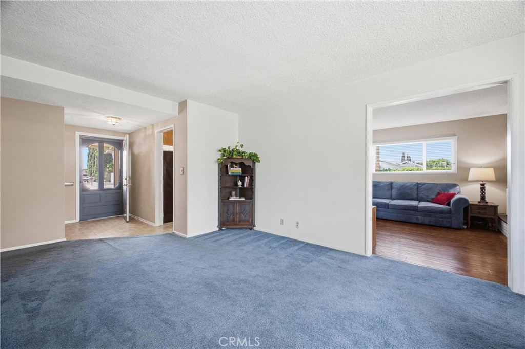 1411 E Concord