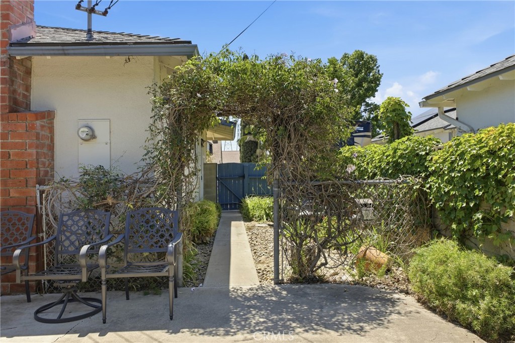 1411 E Concord