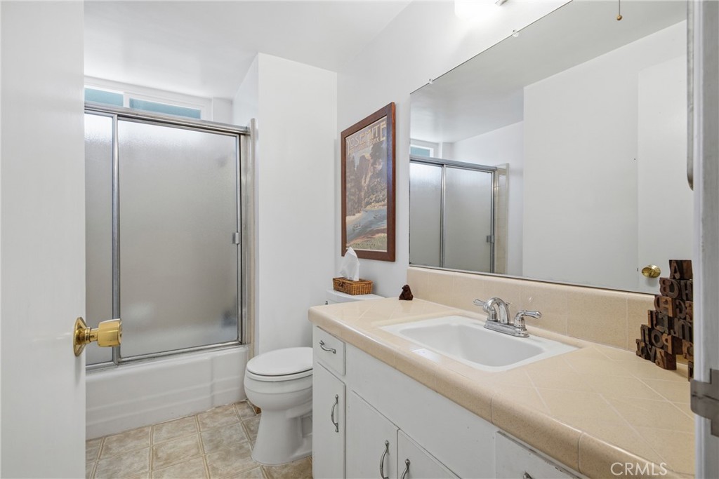 1411 E Concord