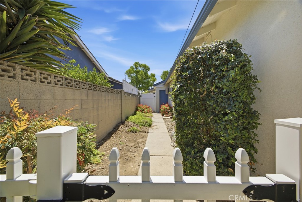 1411 E Concord