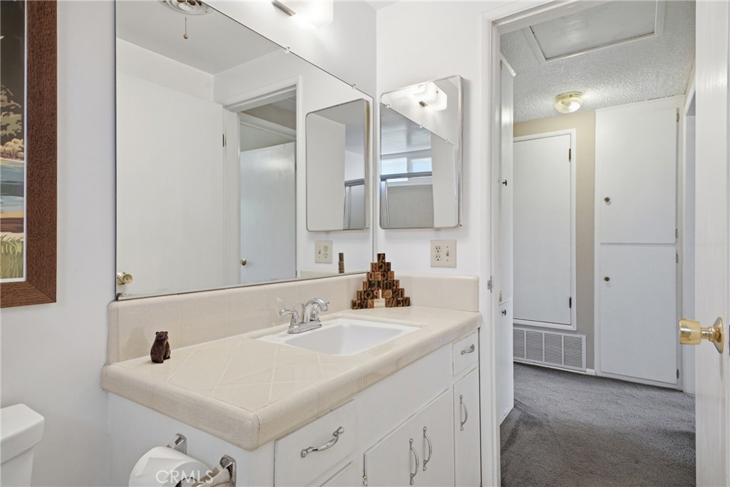 1411 E Concord