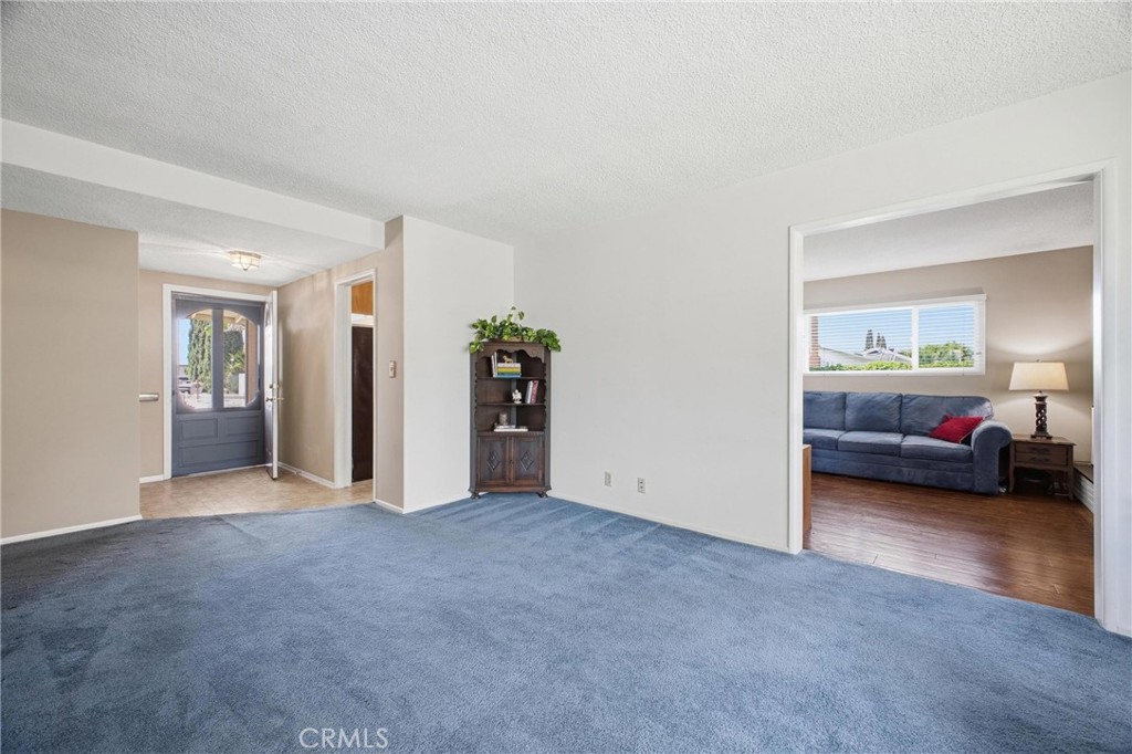 1411 E Concord