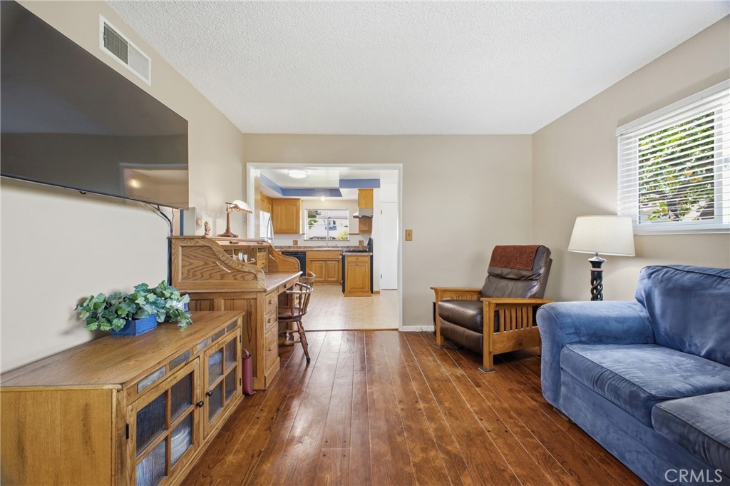 1411 E Concord