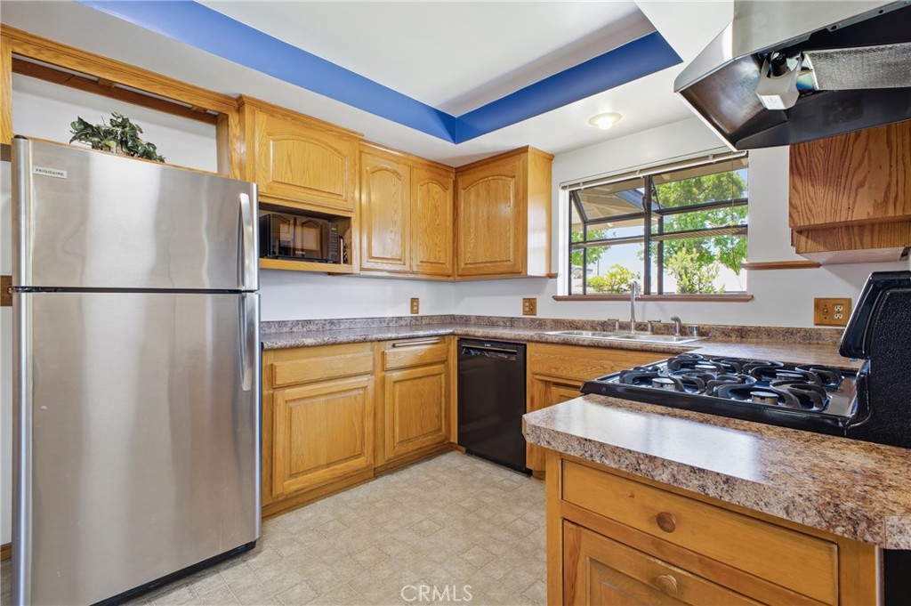 1411 E Concord