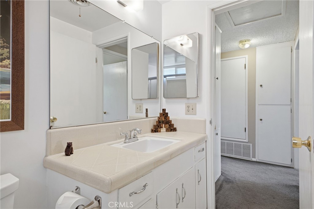 1411 E Concord