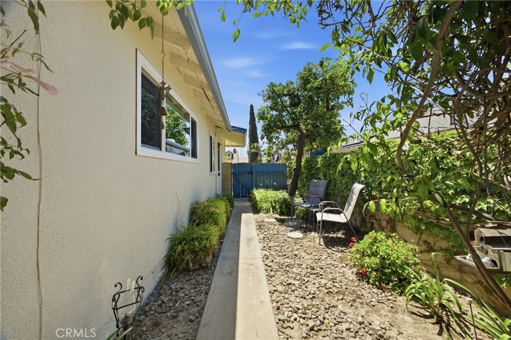 1411 E Concord