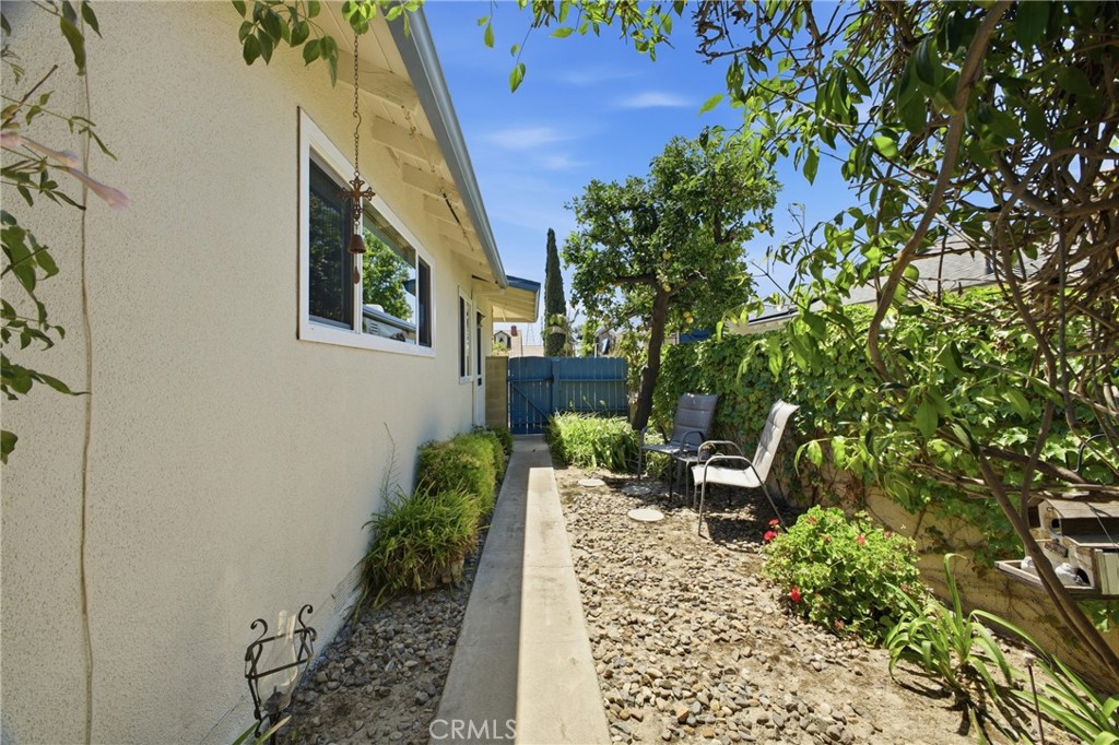 1411 E Concord
