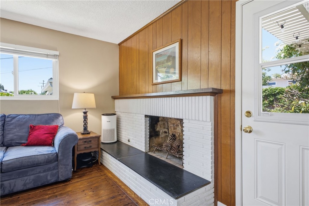 1411 E Concord