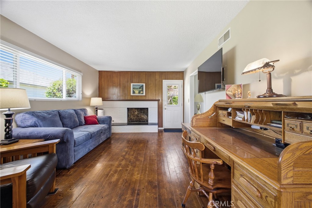 1411 E Concord