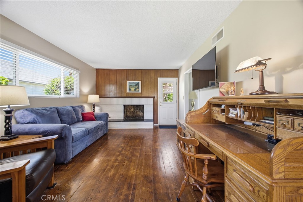 1411 E Concord