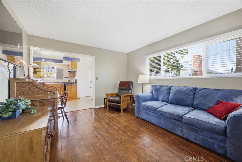 1411 E Concord
