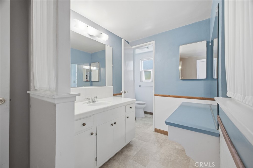 1411 E Concord
