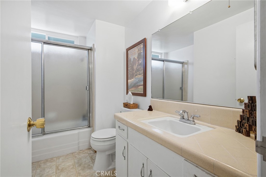 1411 E Concord