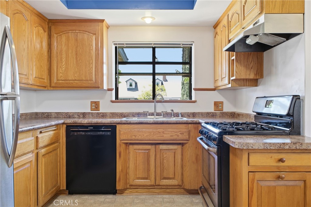 1411 E Concord