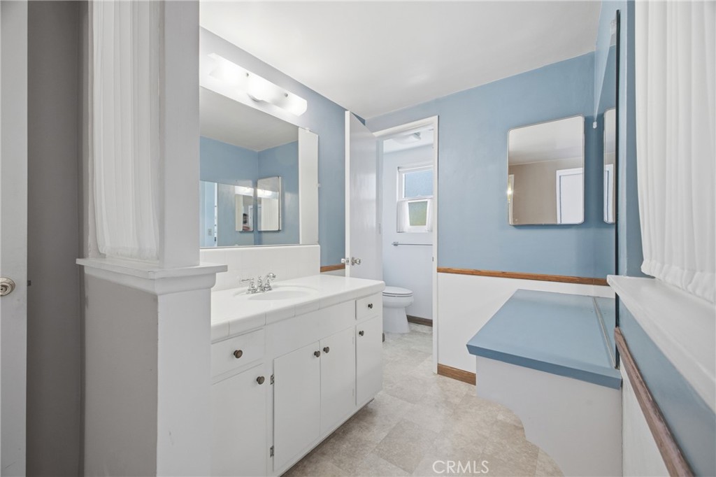 1411 E Concord