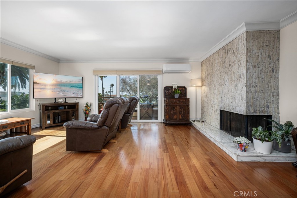 3401 E 1st 5