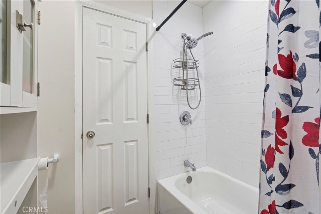 1104 E 111th