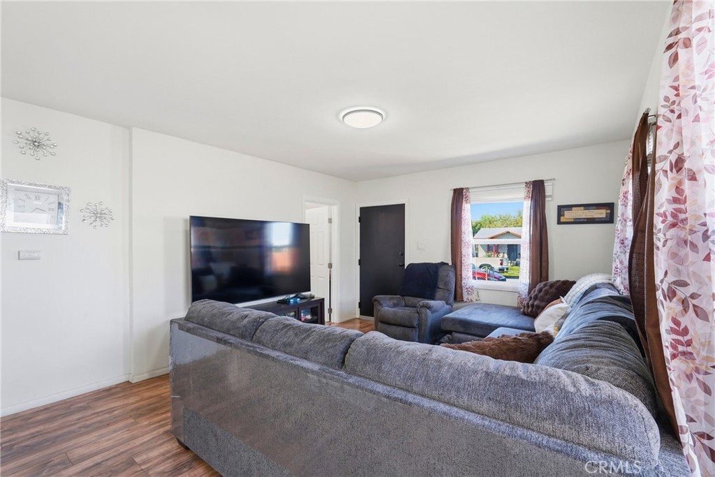 1104 E 111th