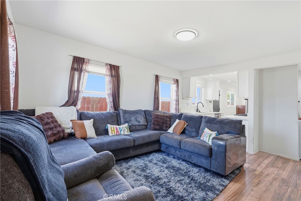 1104 E 111th