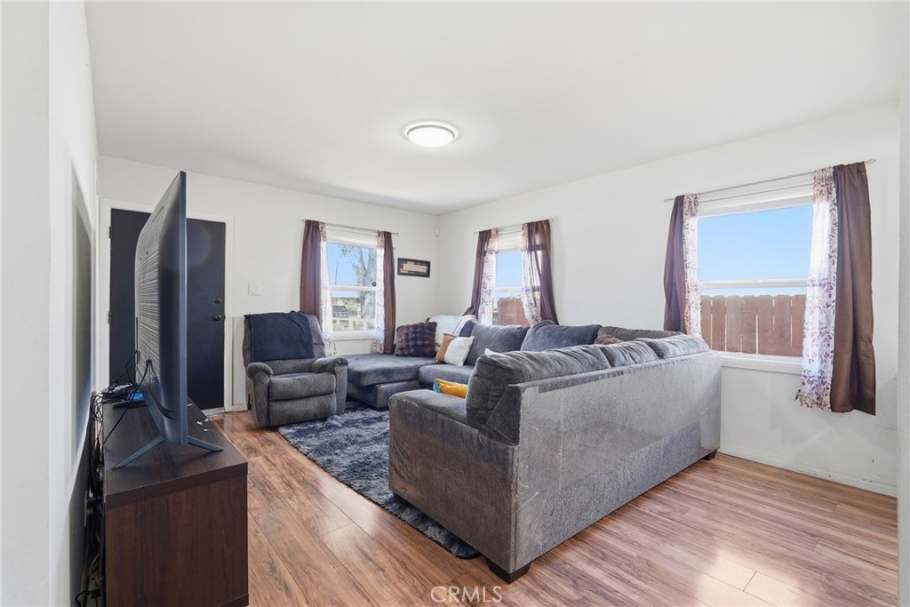 1104 E 111th