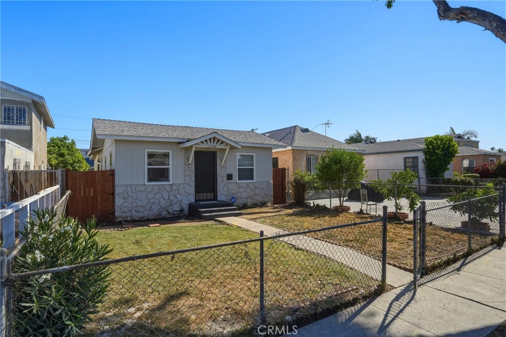 1104 E 111th