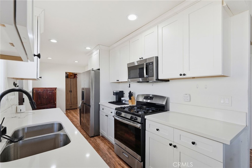 1104 E 111th