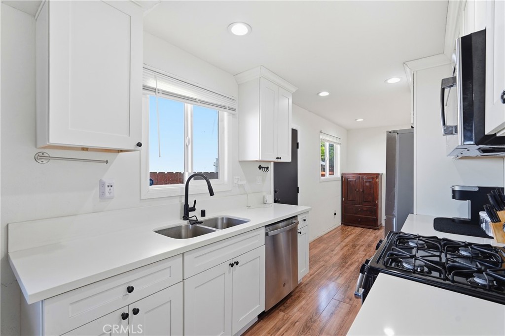 1104 E 111th