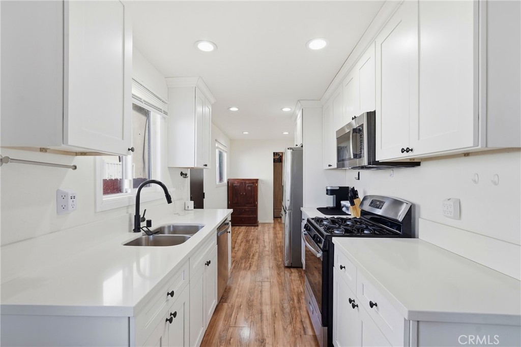 1104 E 111th