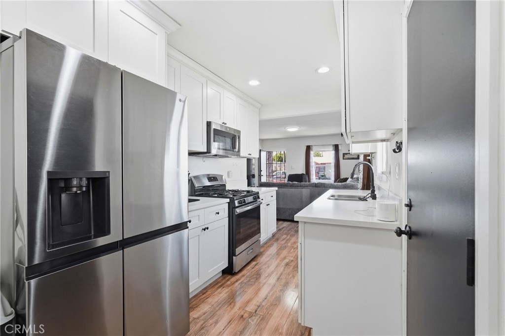 1104 E 111th