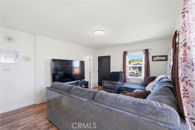 1104 E 111th DR