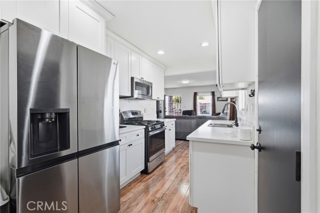 1104 E 111th DR
