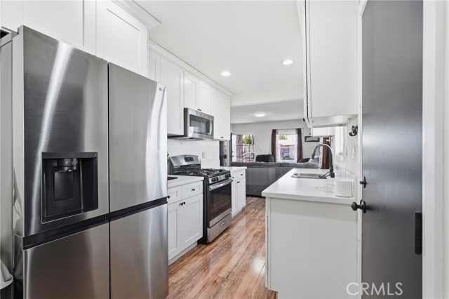 1104 E 111th DR