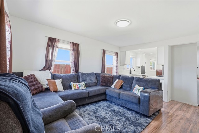 1104 E 111th DR