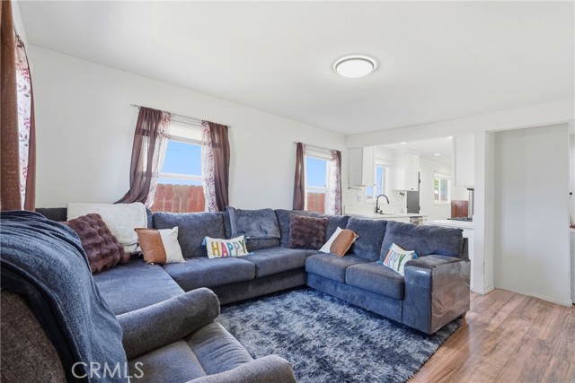 1104 E 111th DR