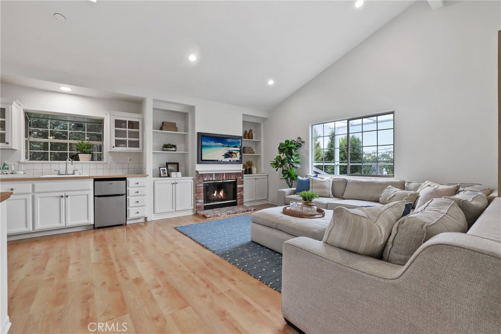3682 La Colmena Way