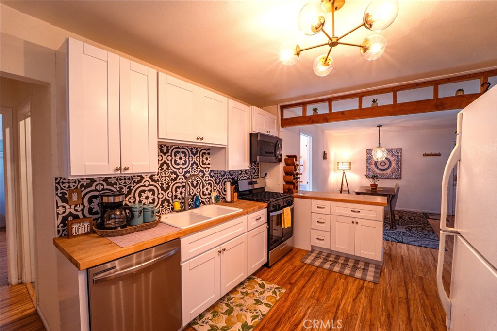 2981-83 Logan Ave
