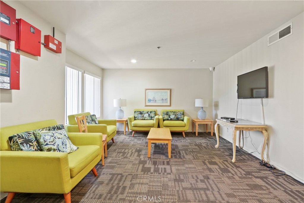 301 N Ford