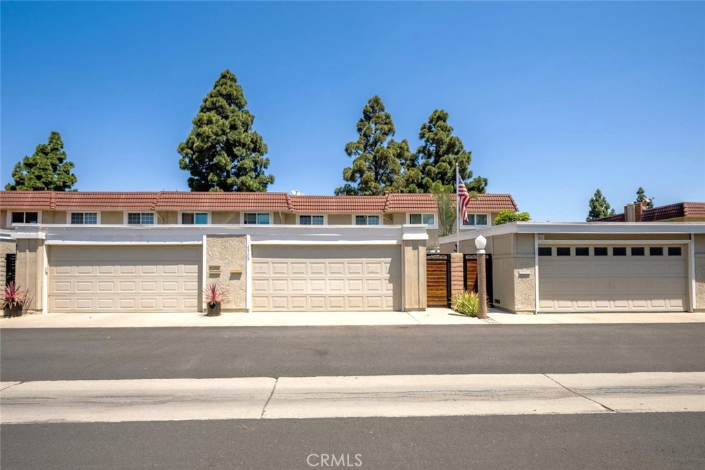 6909 Andrew Way