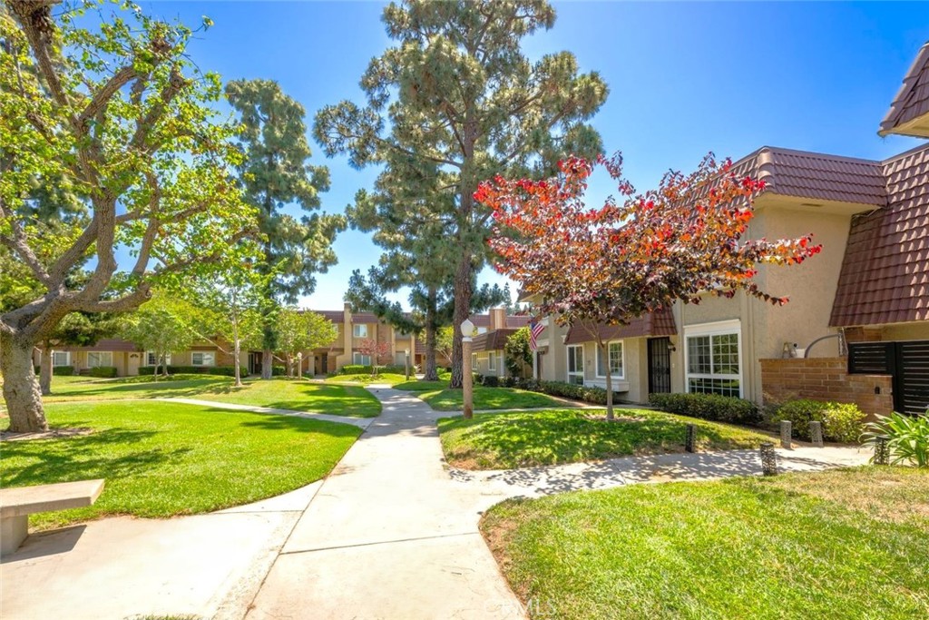 6909 Andrew Way