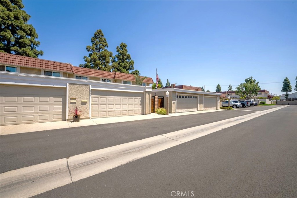 6909 Andrew Way