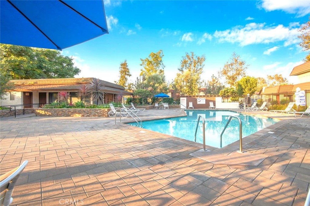 6909 Andrew Way