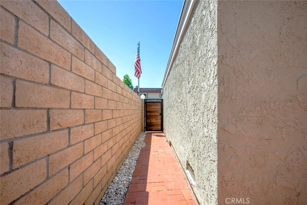 6909 Andrew Way