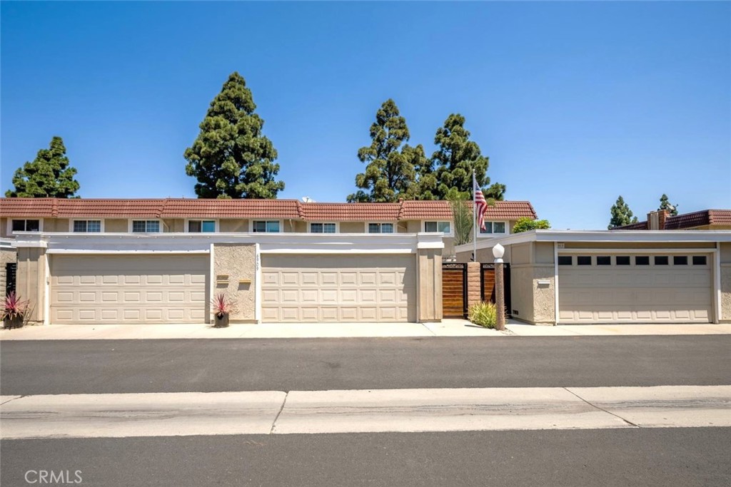 6909 Andrew Way